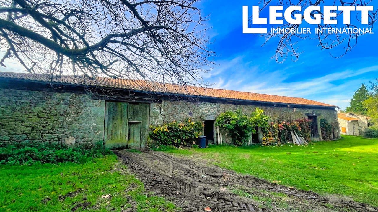 Charming Medieval Manor House With 9 Hectares Of Grounds 5