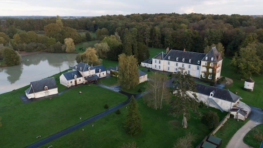19th Century Château With Swimming Pool And Extensive Outbuildings 3