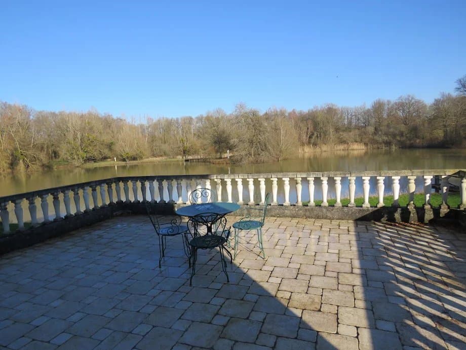 19th Century Château With Swimming Pool And Extensive Outbuildings 4