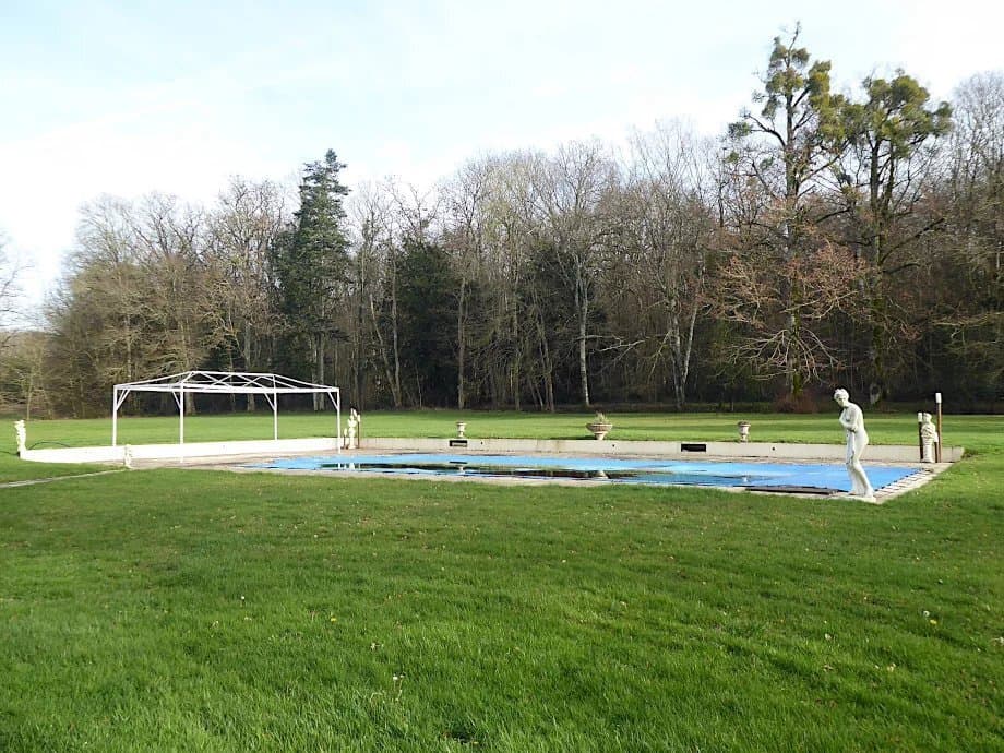 19th Century Château With Swimming Pool And Extensive Outbuildings 2
