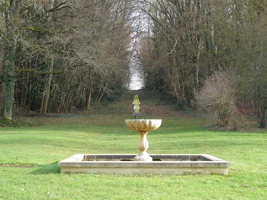 19th Century Château With Swimming Pool And Extensive Outbuildings 5