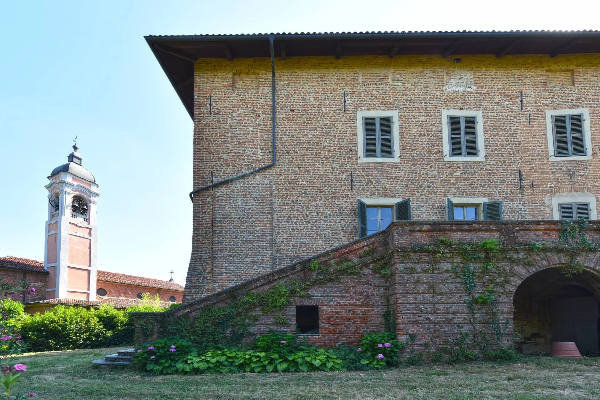 Historic Castle With Panoramic Terrace And Expansive Grounds