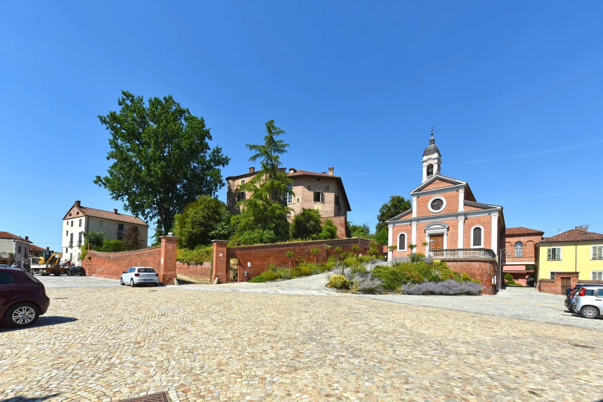 Historic Castle With Panoramic Terrace And Expansive Grounds 2