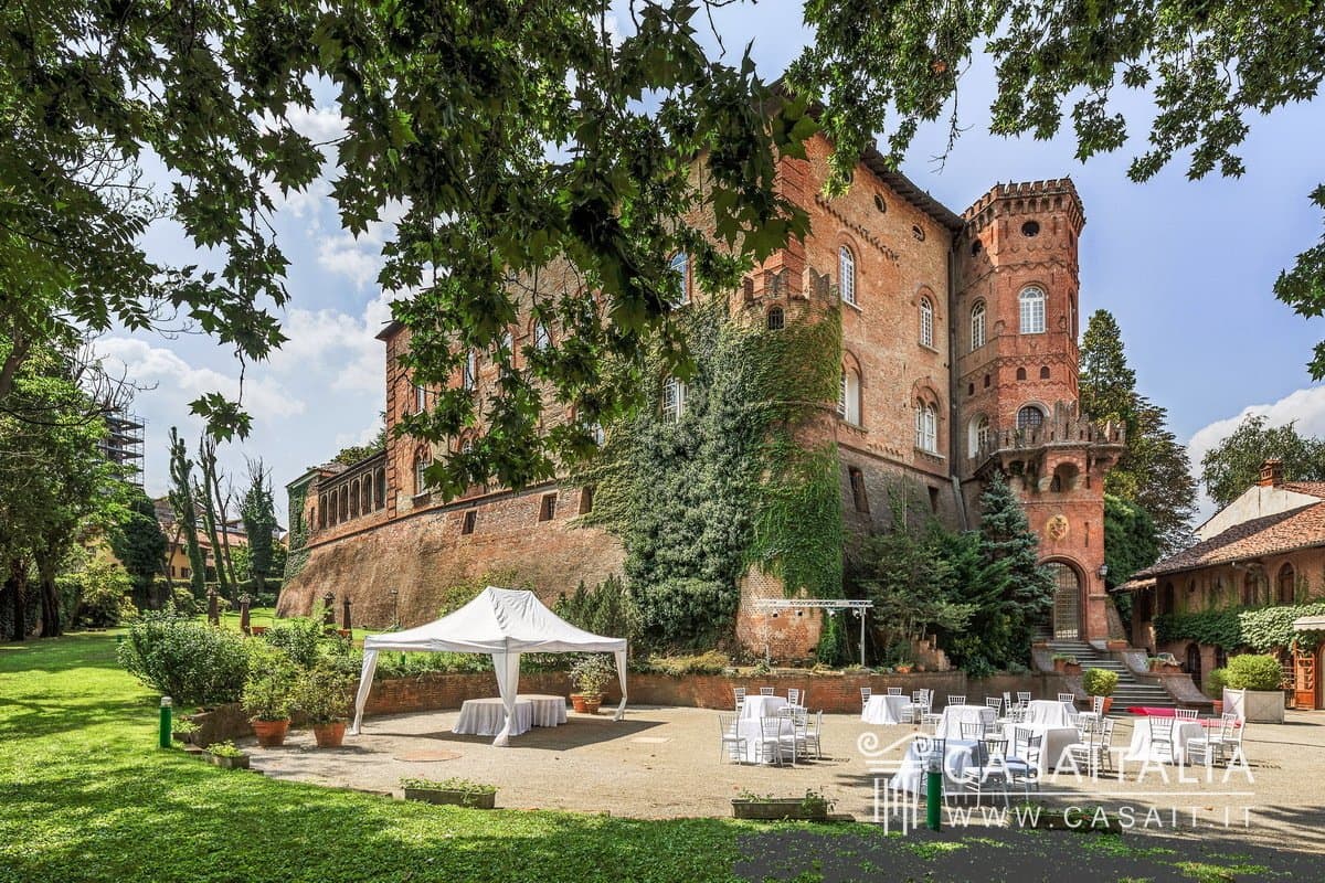 Historic Castle Hotel With Restaurant In The Heart Of Piedmont 3