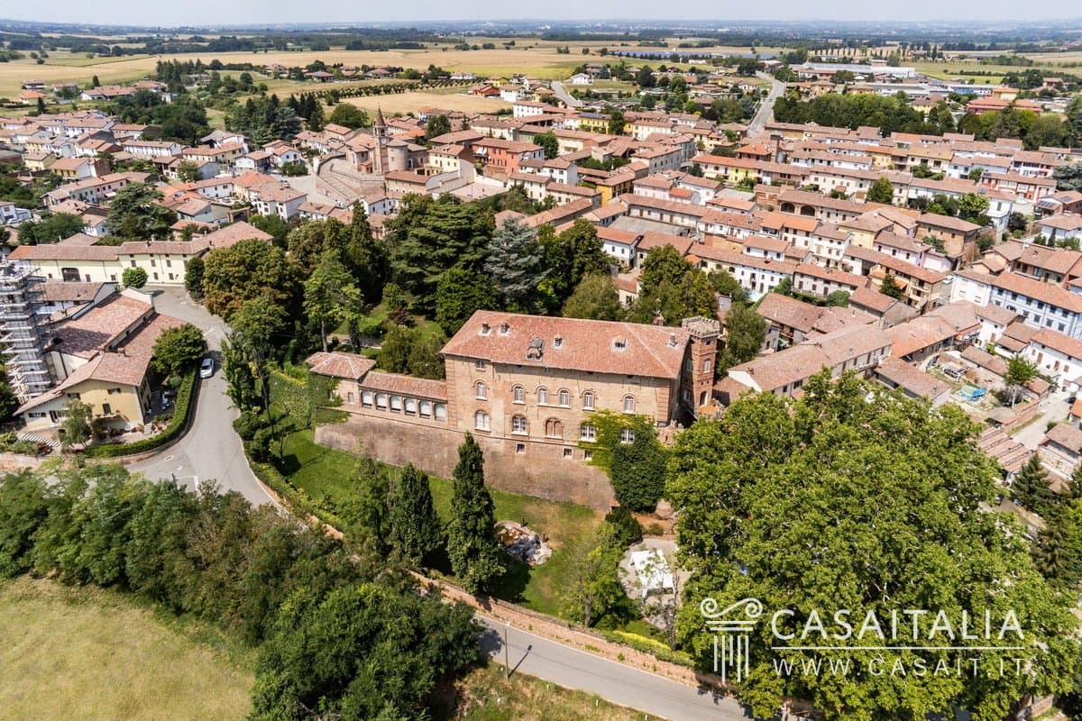 Historic Castle Hotel With Restaurant In The Heart Of Piedmont 2