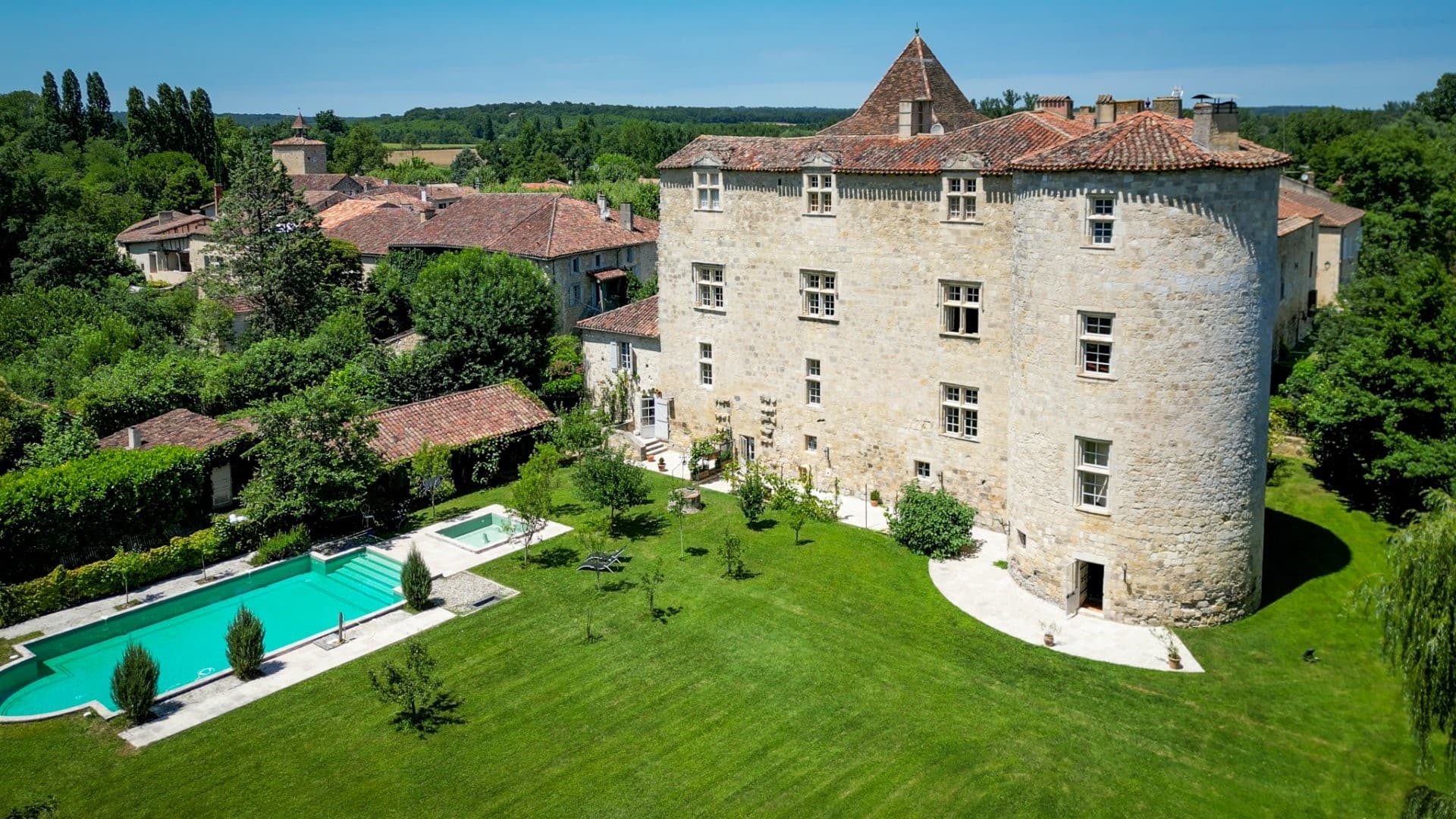 Château de Fourcès 2 Bedrooms — Château for sale in France