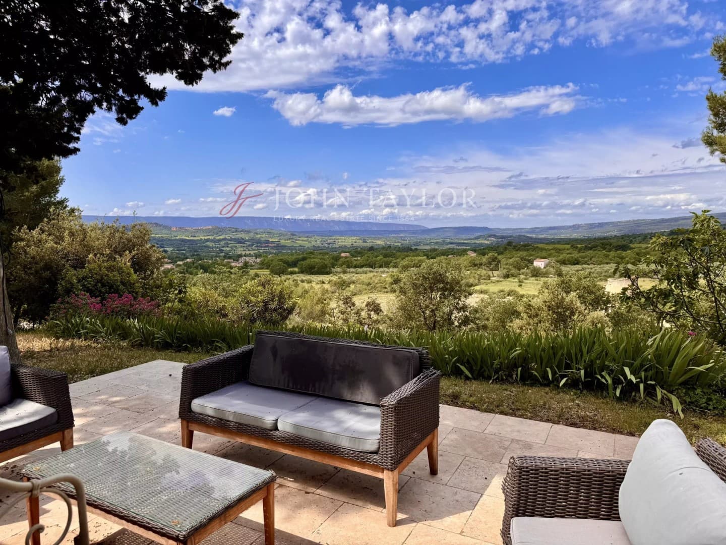 Majestic 18th Century Château Surrounded By Lavender Fields And Vineyards 2