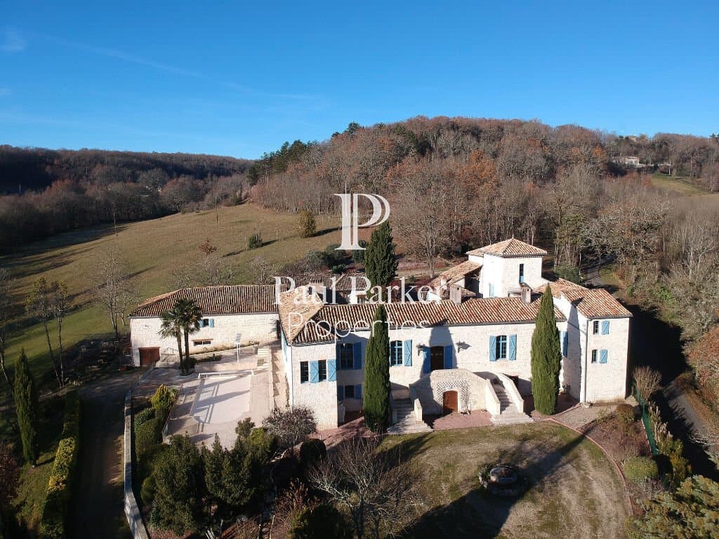 Exceptional 18th Century Castle With Heated Pool And Golf Course 3