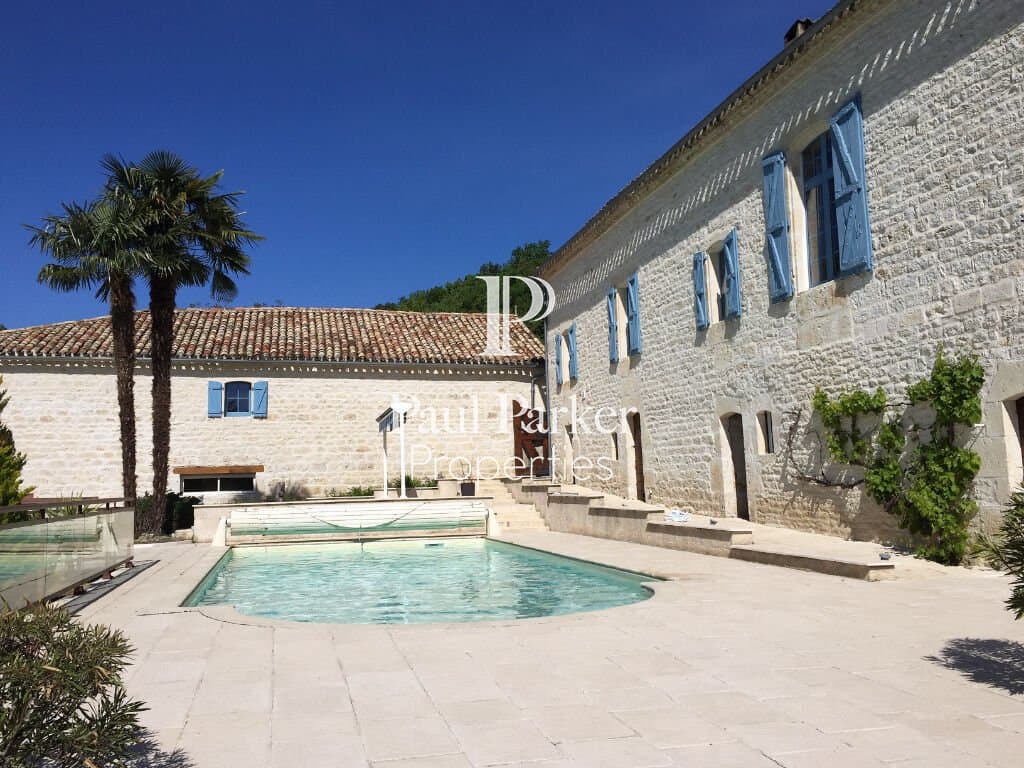 Exceptional 18th Century Castle With Heated Pool And Golf Course 4
