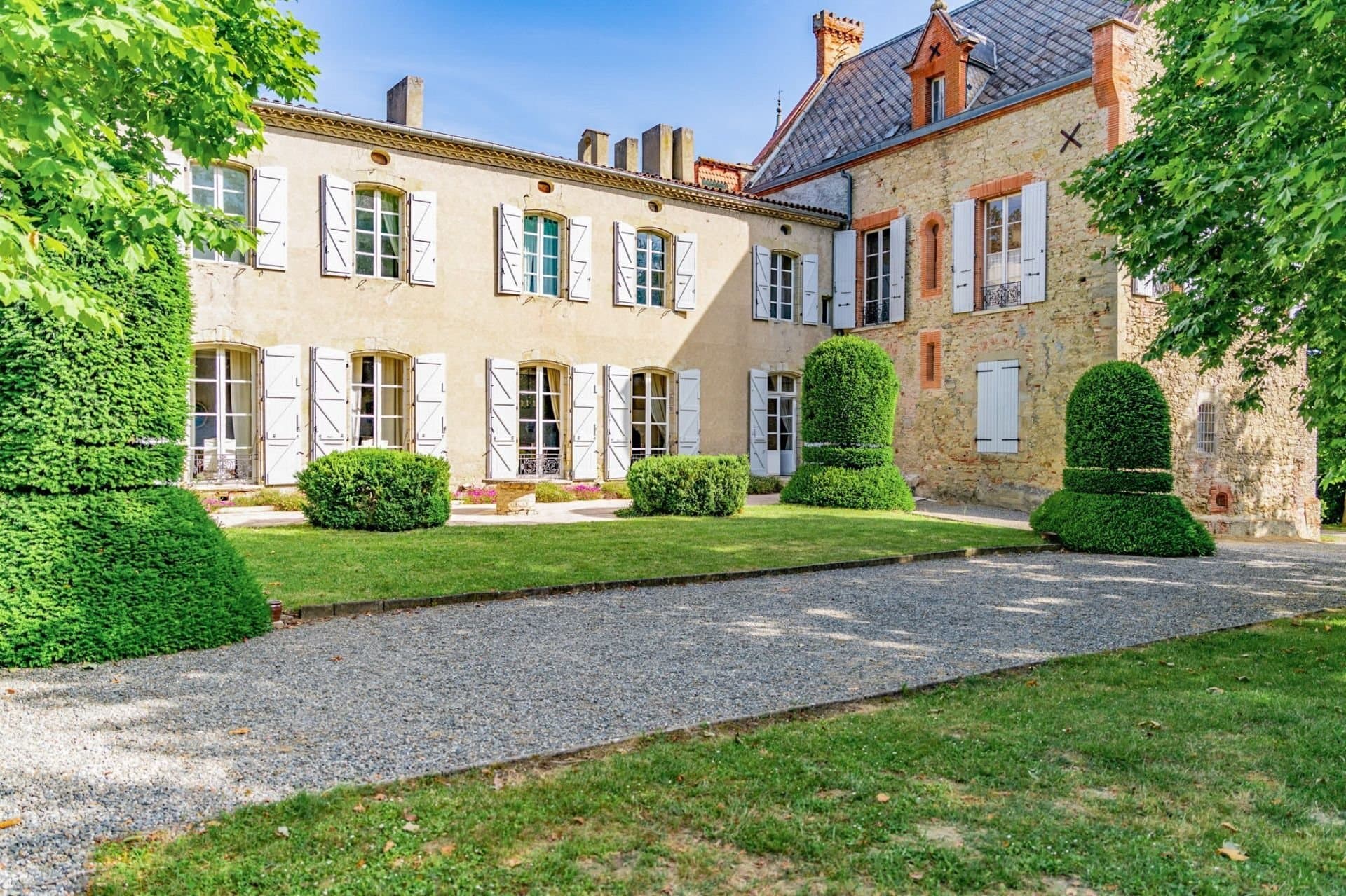Historic Castle with Reception Hall and Swimming Pool in Lauragais — in Occitanie, France