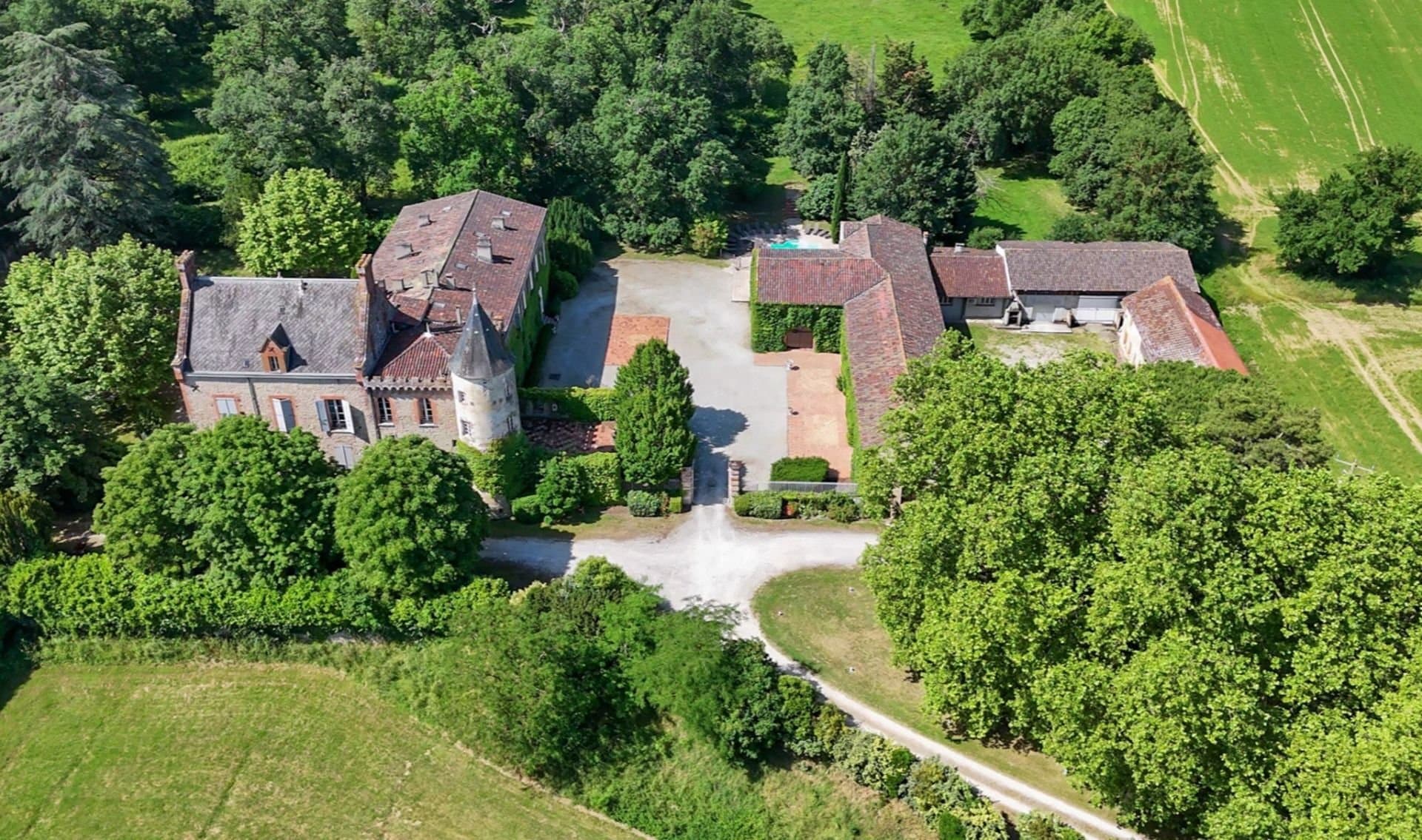 Historic Castle with Reception Hall and Swimming Pool in Lauragais 2