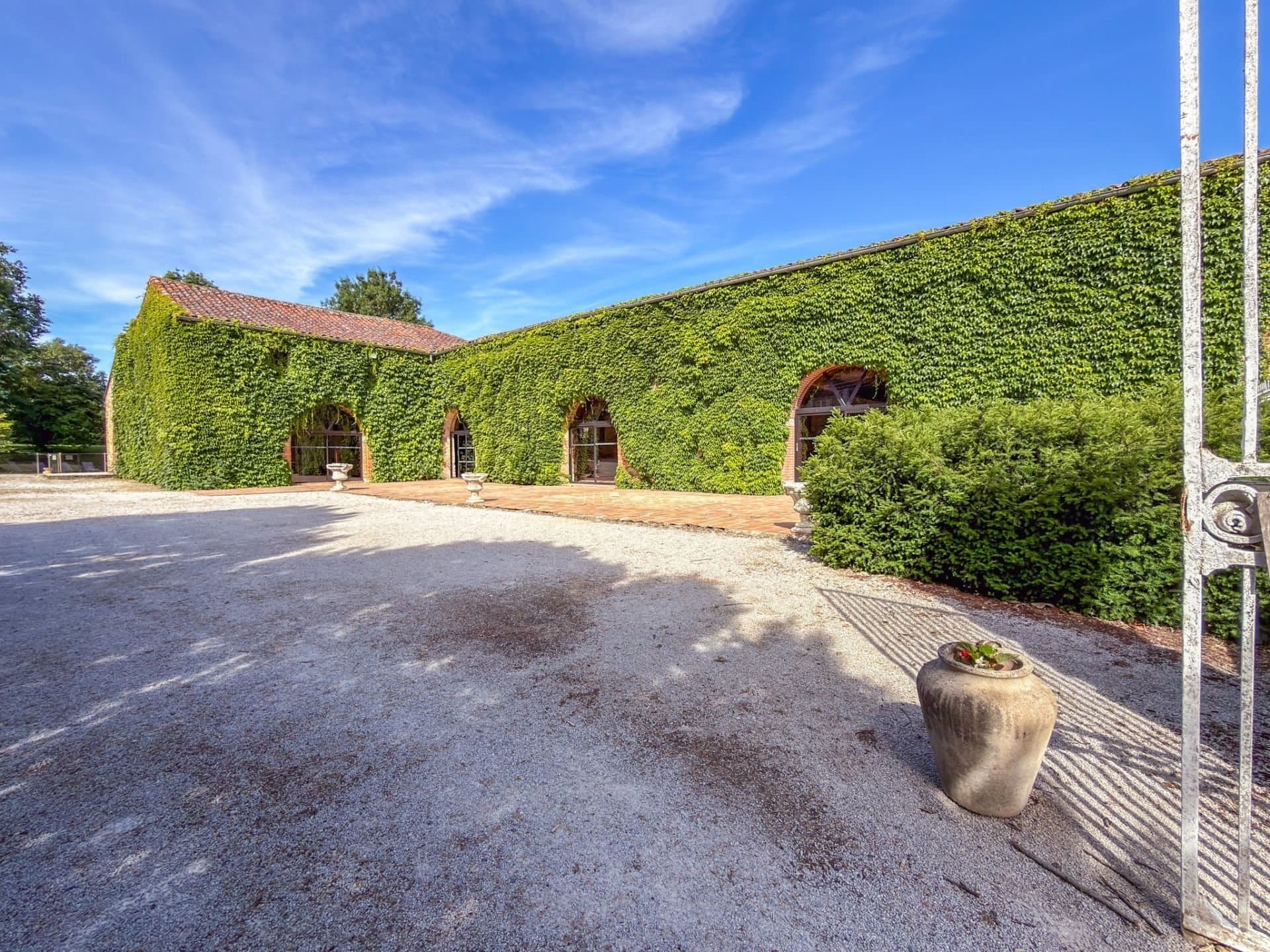 Historic Castle with Reception Hall and Swimming Pool in Lauragais 4