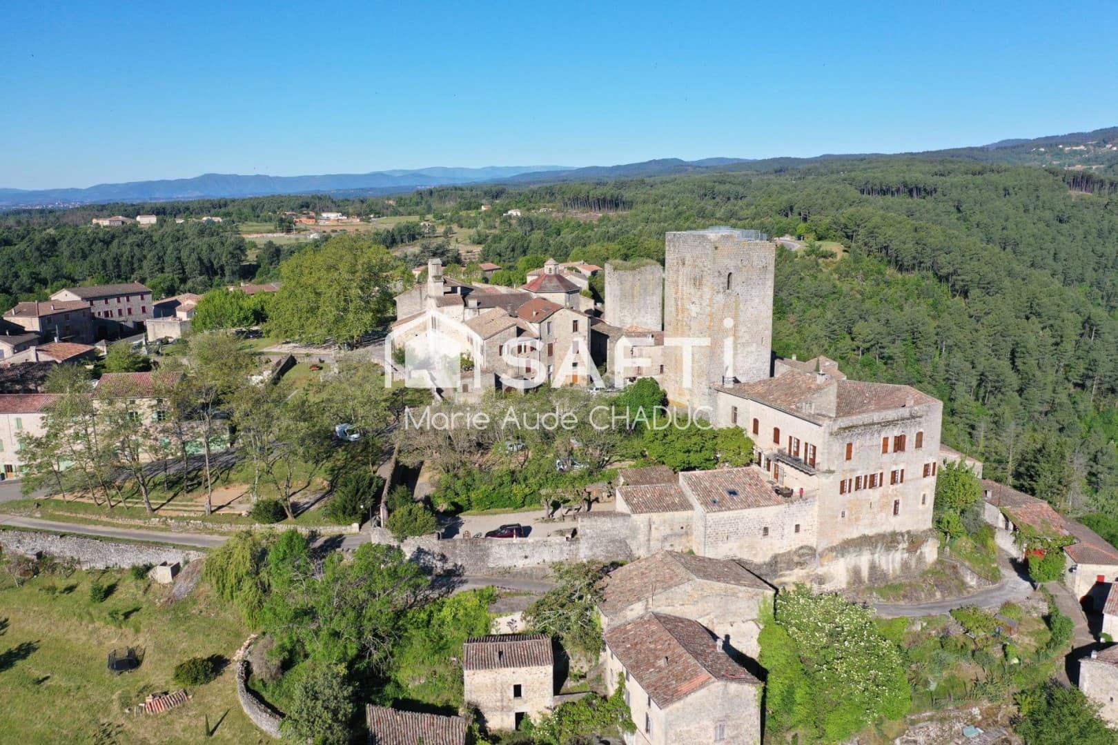 Historic Castle with Panoramic Views and Modern Comforts