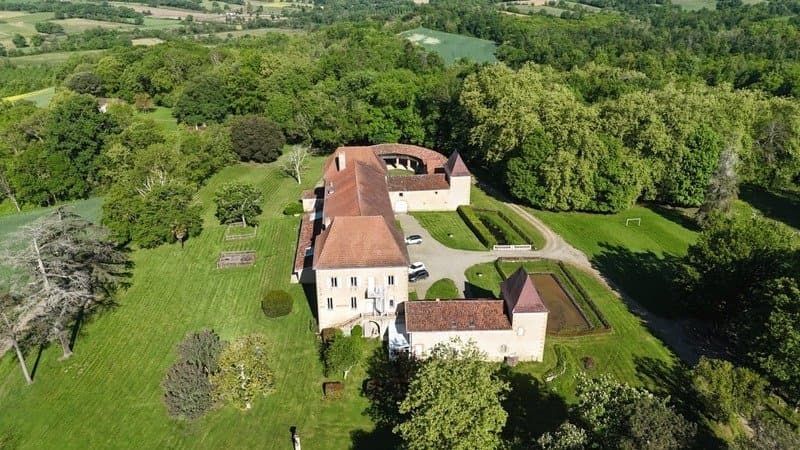 19th Century Château With Panoramic Views And Event Facilities 3