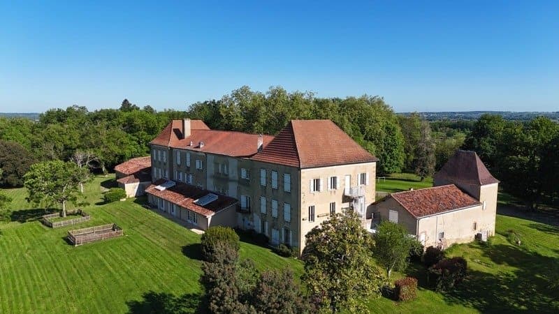 19th Century Château With Panoramic Views And Event Facilities 4