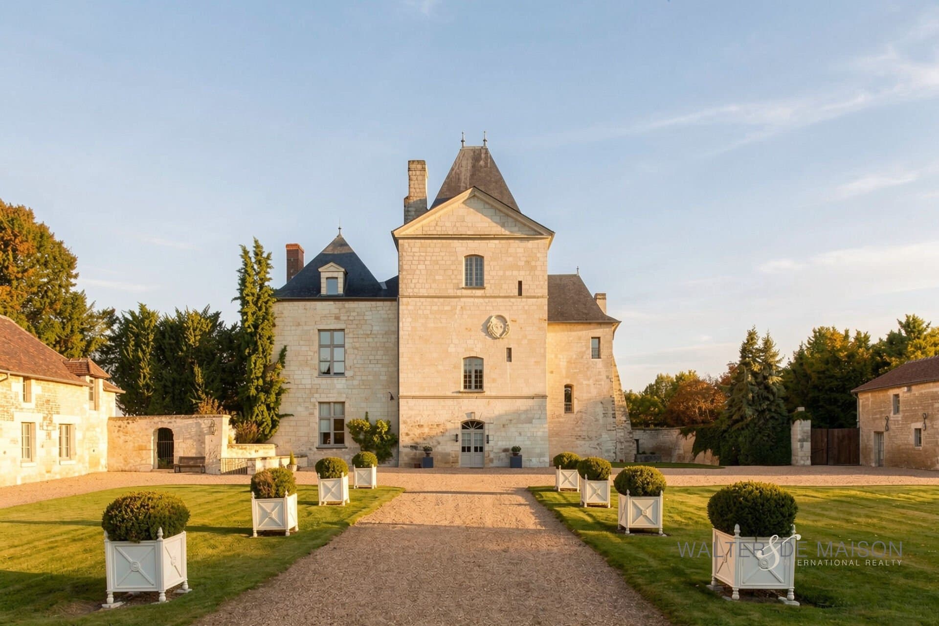 Exceptional 11th Century Château With 9 Bedrooms And 14 Additional Rooms — Château for sale in Centre-Val de Loire, France