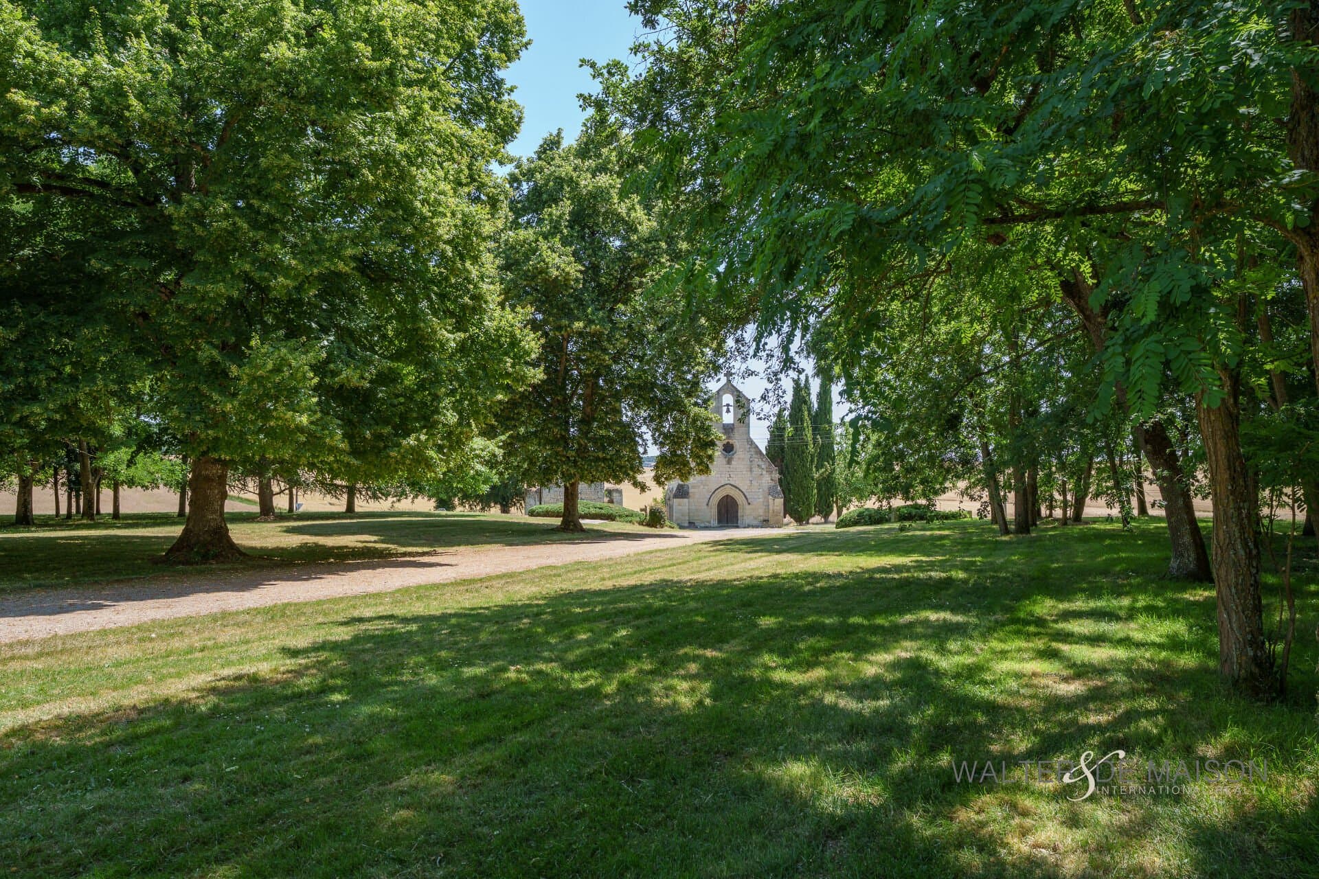 Exceptional 11th Century Château With 9 Bedrooms And 14 Additional Rooms 4