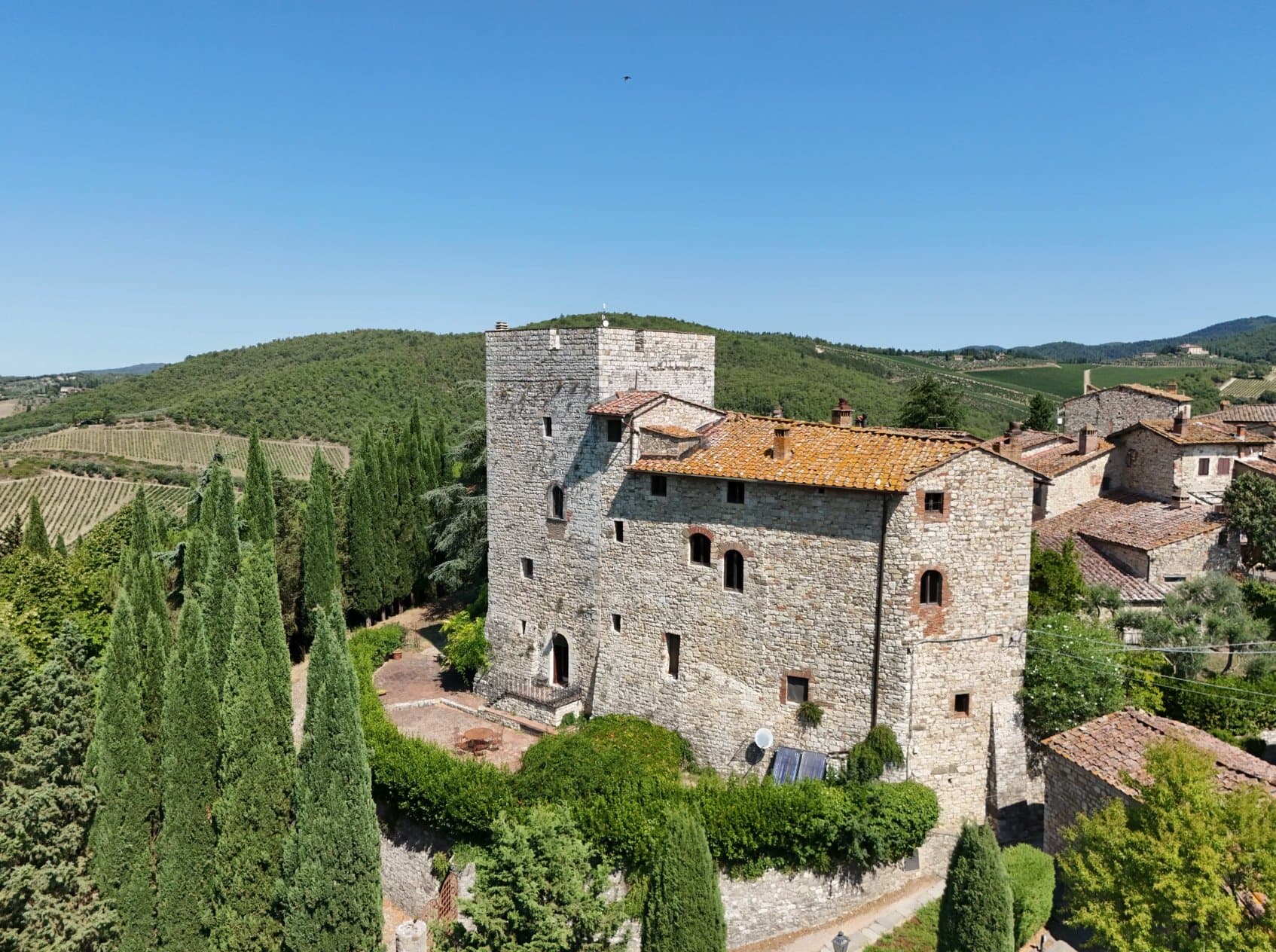 Historic Castle With Pool And Guesthouses In Chianti Classico 2