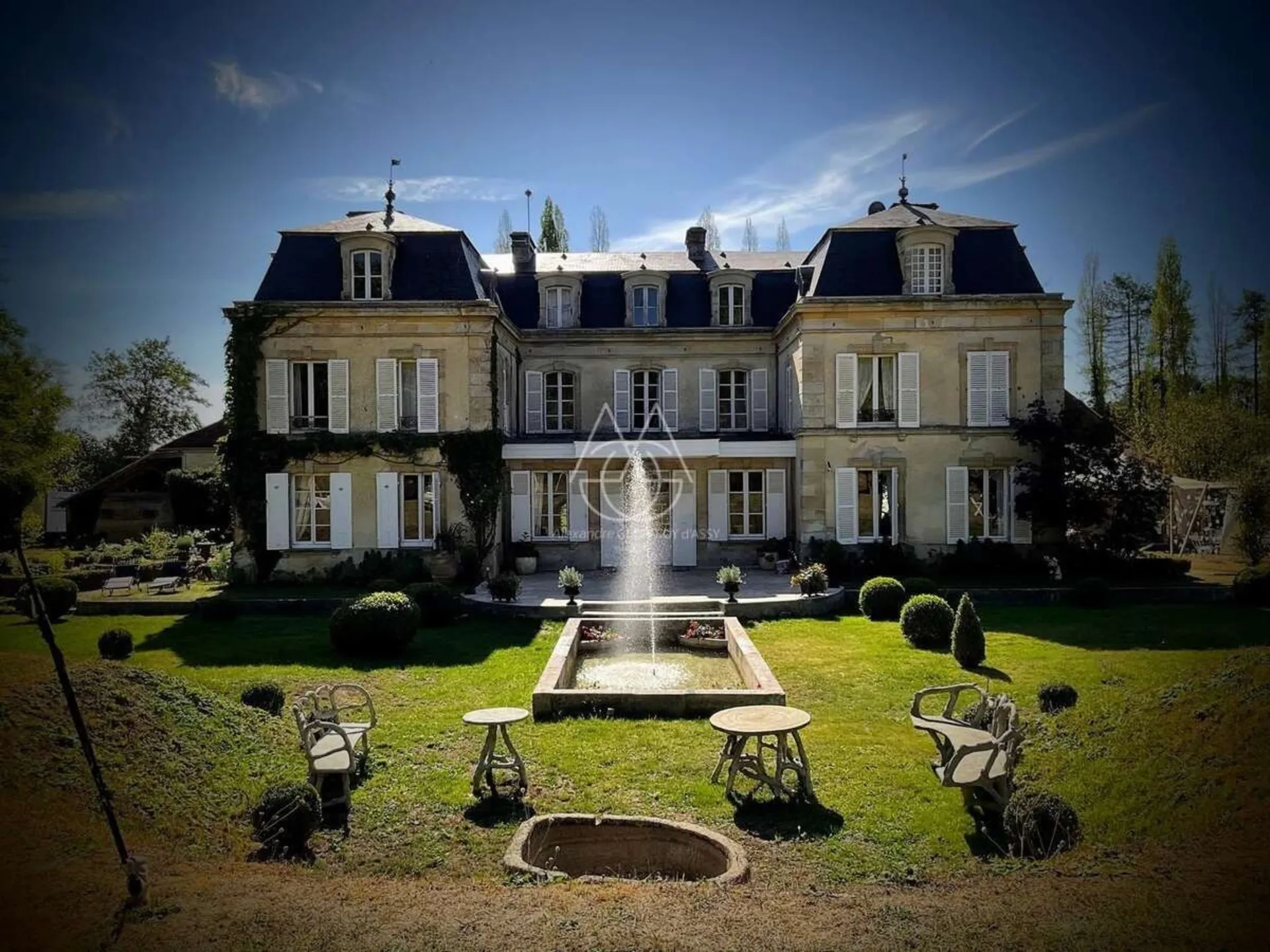 Elegant 18th Century Château With Reception Hall And Expansive Grounds
