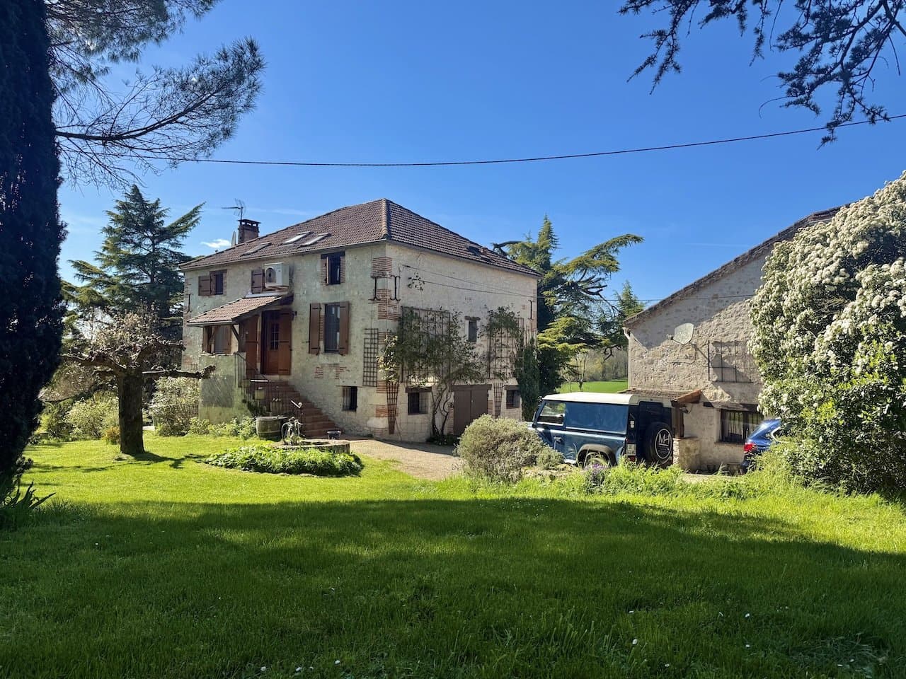 Substantial House With Gîte, Barn, Pool, And 3 Hectares Of Land — in Tarn-et-Garonne, France