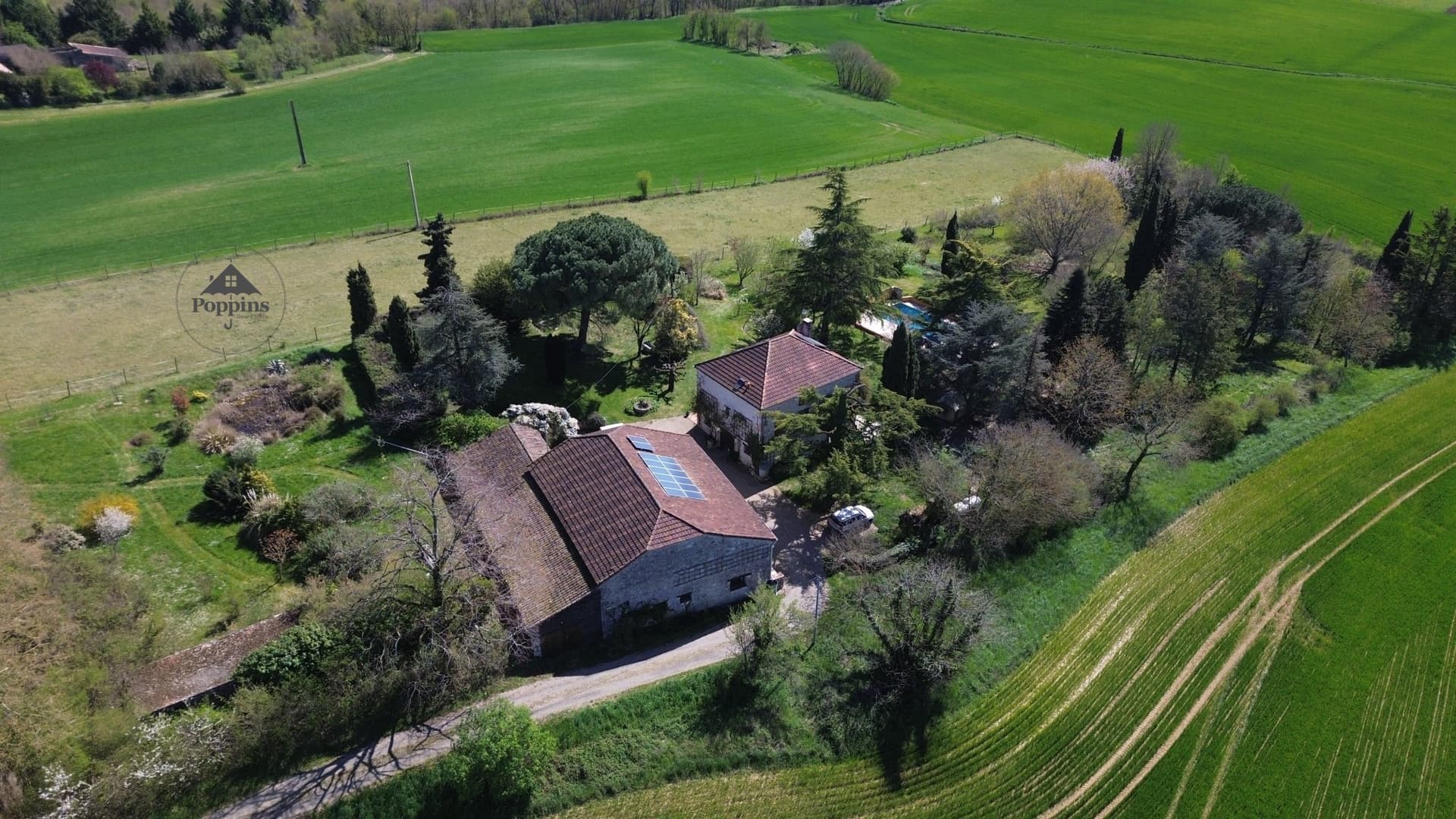 Substantial House With Gîte, Barn, Pool, And 3 Hectares Of Land 2