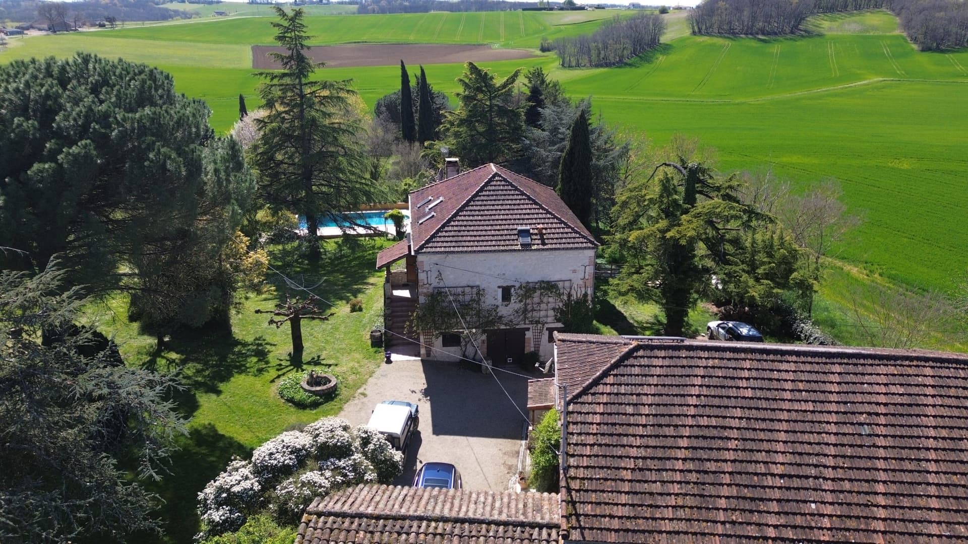 Substantial House With Gîte, Barn, Pool, And 3 Hectares Of Land 3