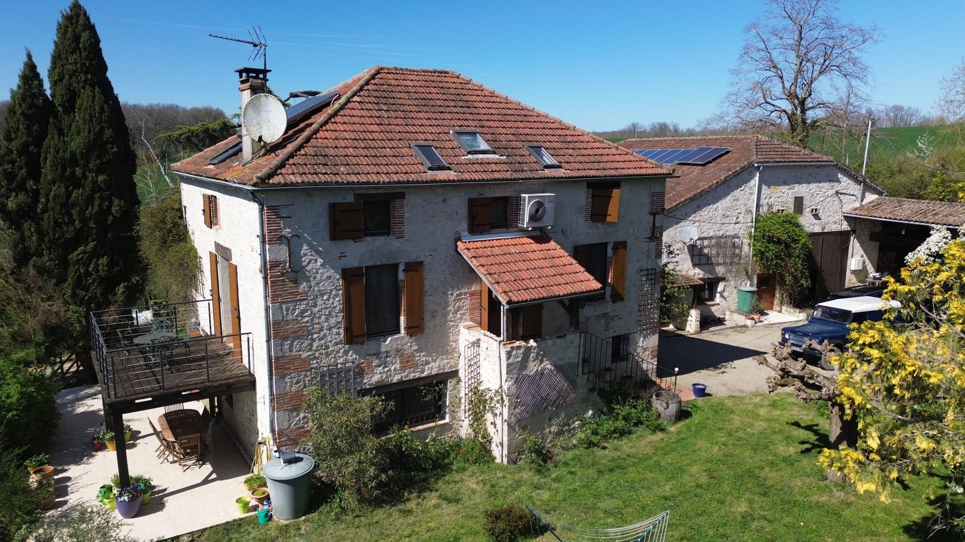 Substantial House With Gîte, Barn, Pool, And 3 Hectares Of Land 5