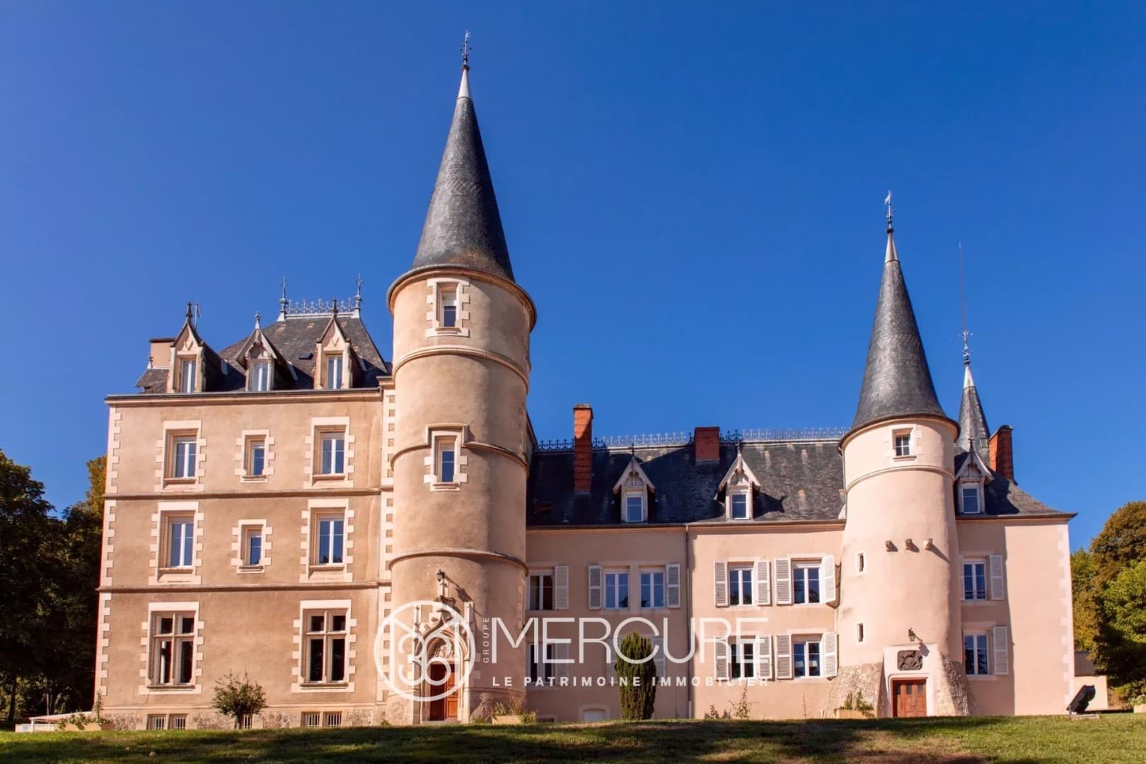 Exceptional Château With Equestrian Facilities Near Vichy 2