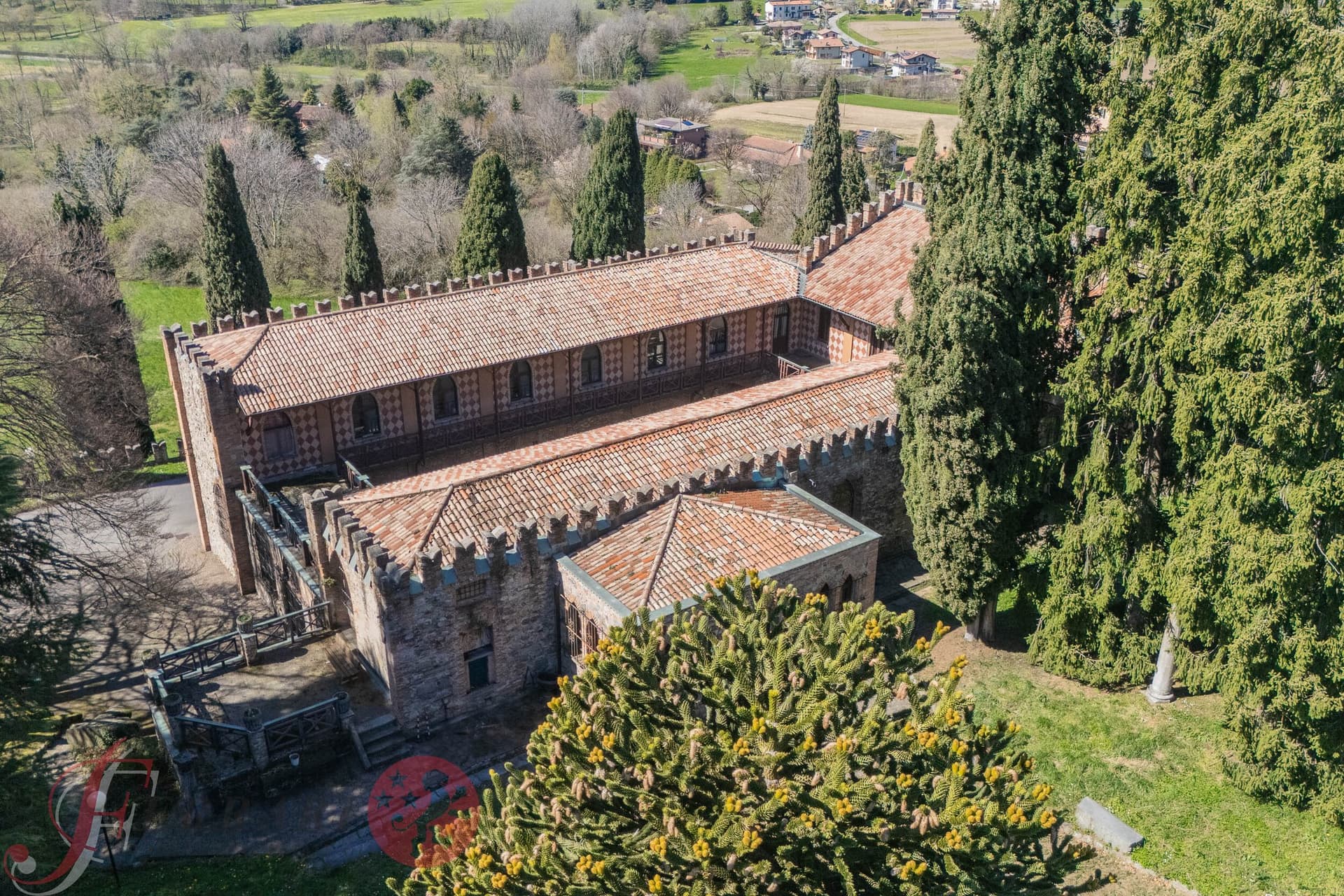 Historic Castle With Expansive Parkland And 360-Degree Views 4