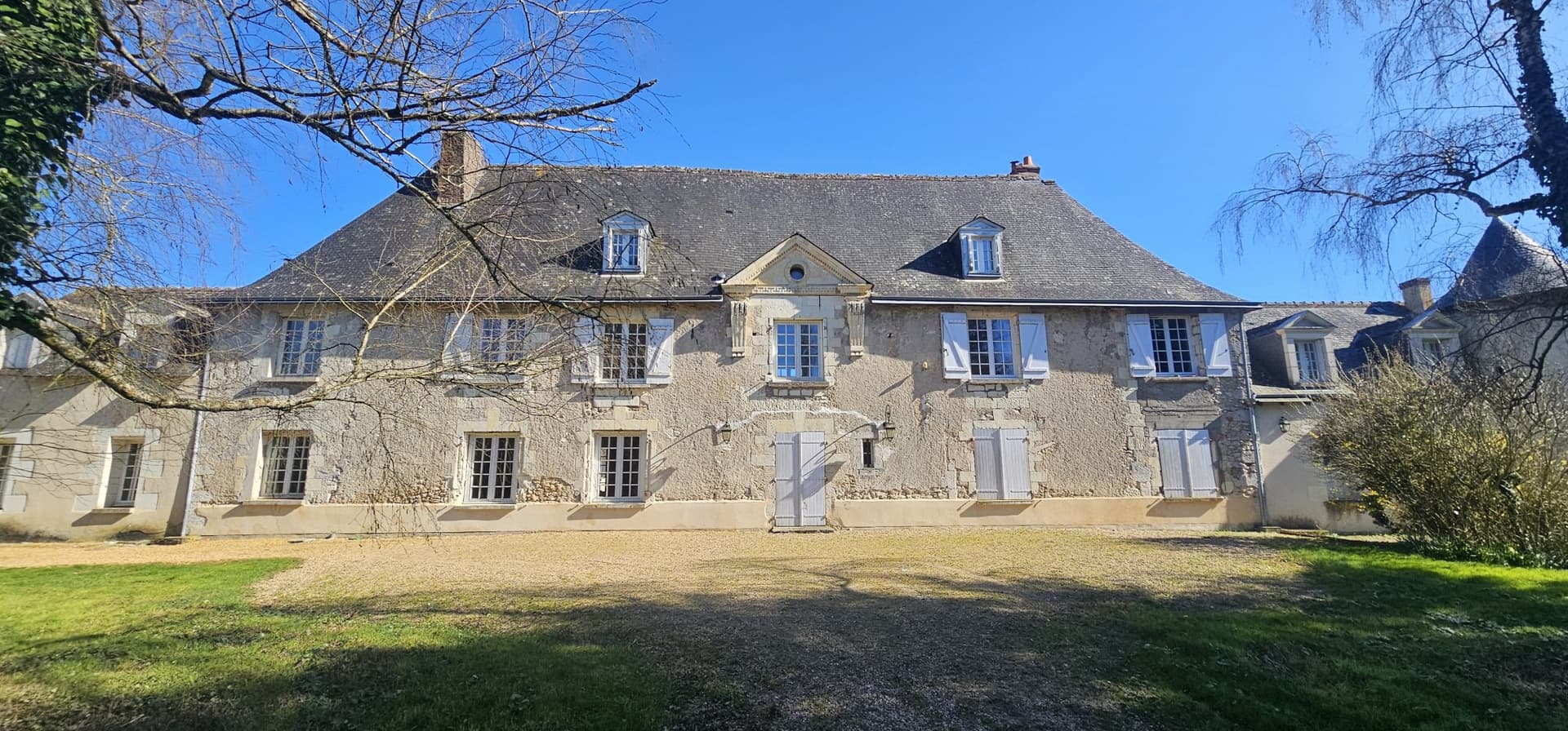 Historic 16th Century Manor With Expansive Hunting Grounds Near Tours — in France