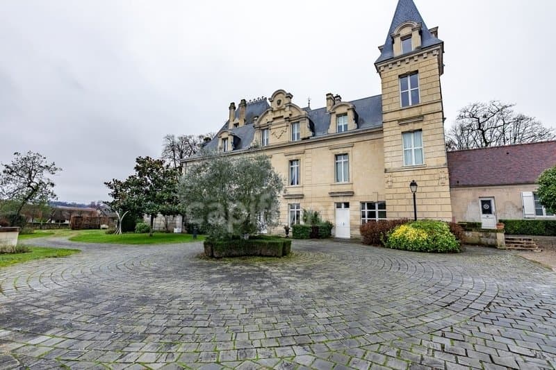 Château 750.0 Sqm 7 Bedrooms 2
