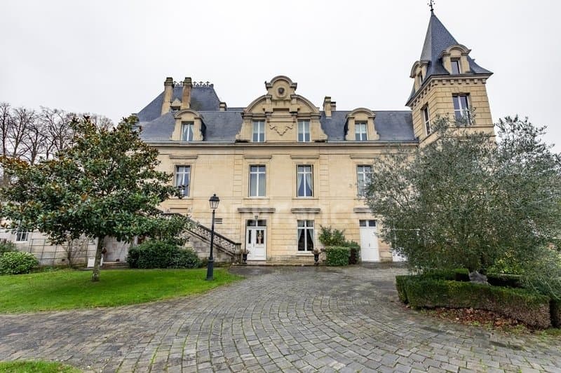 Château 750.0 Sqm 7 Bedrooms 3
