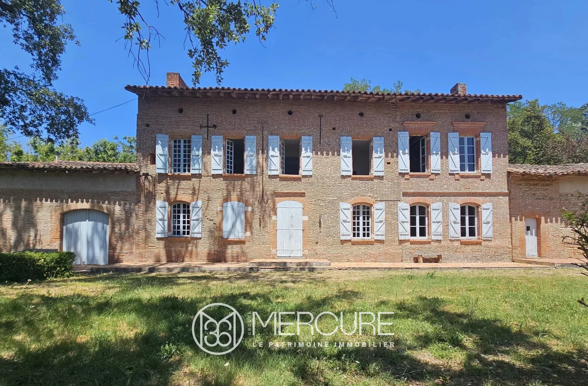 Charming Country Estate With Dovecote And Landscaped Park Near Toulouse