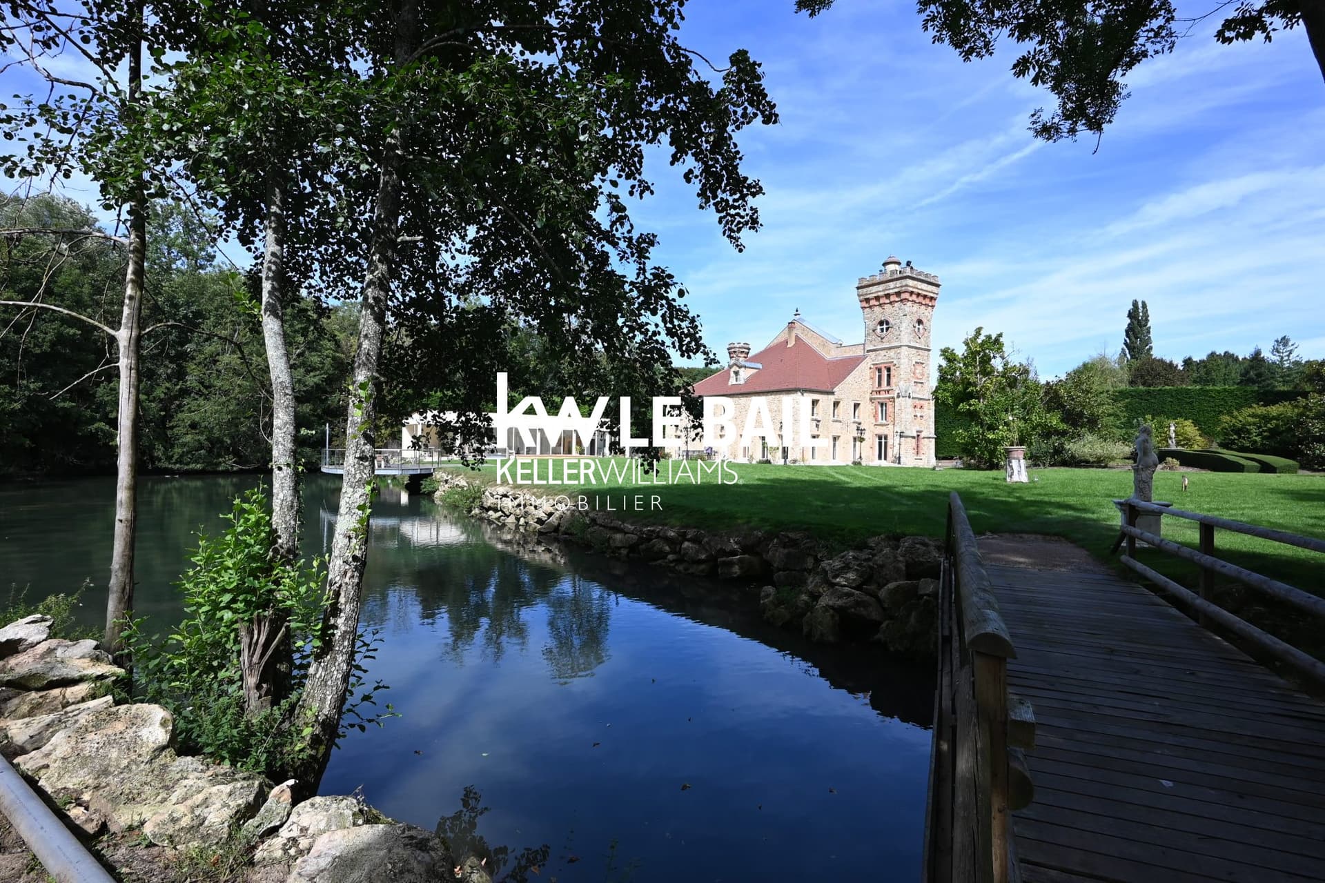 Charming Castle with Swimming Pool in a Quiet Environment 3