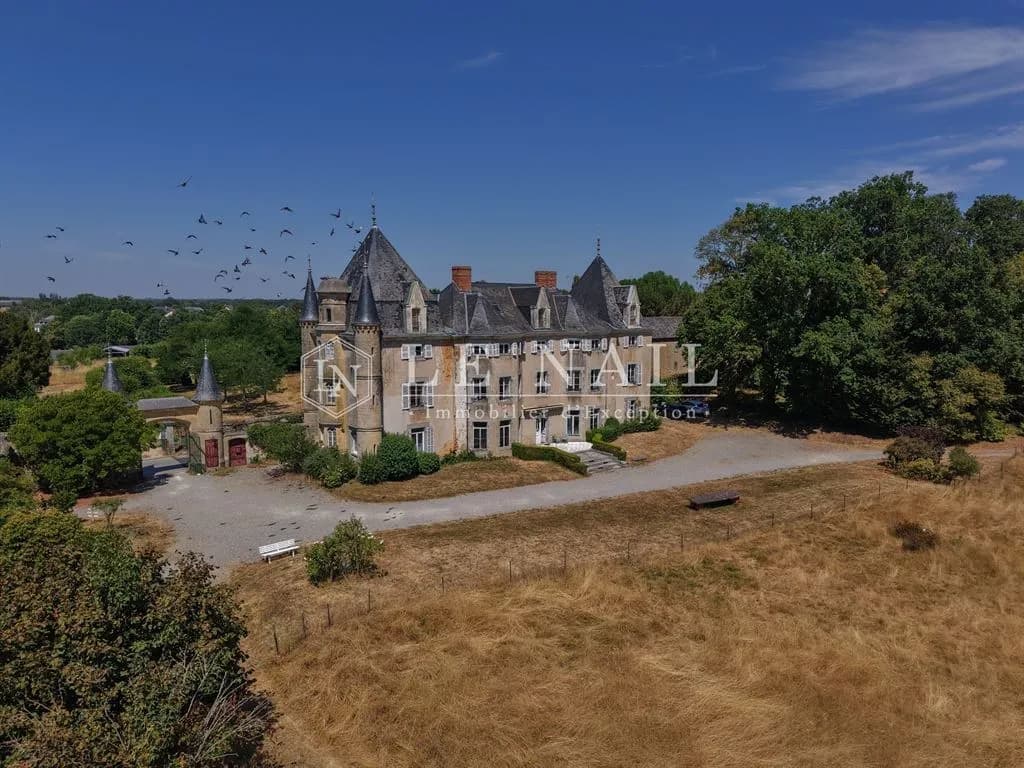 19th Century Château With 13 Bedrooms And 7.2 Acres Of Parkland 3