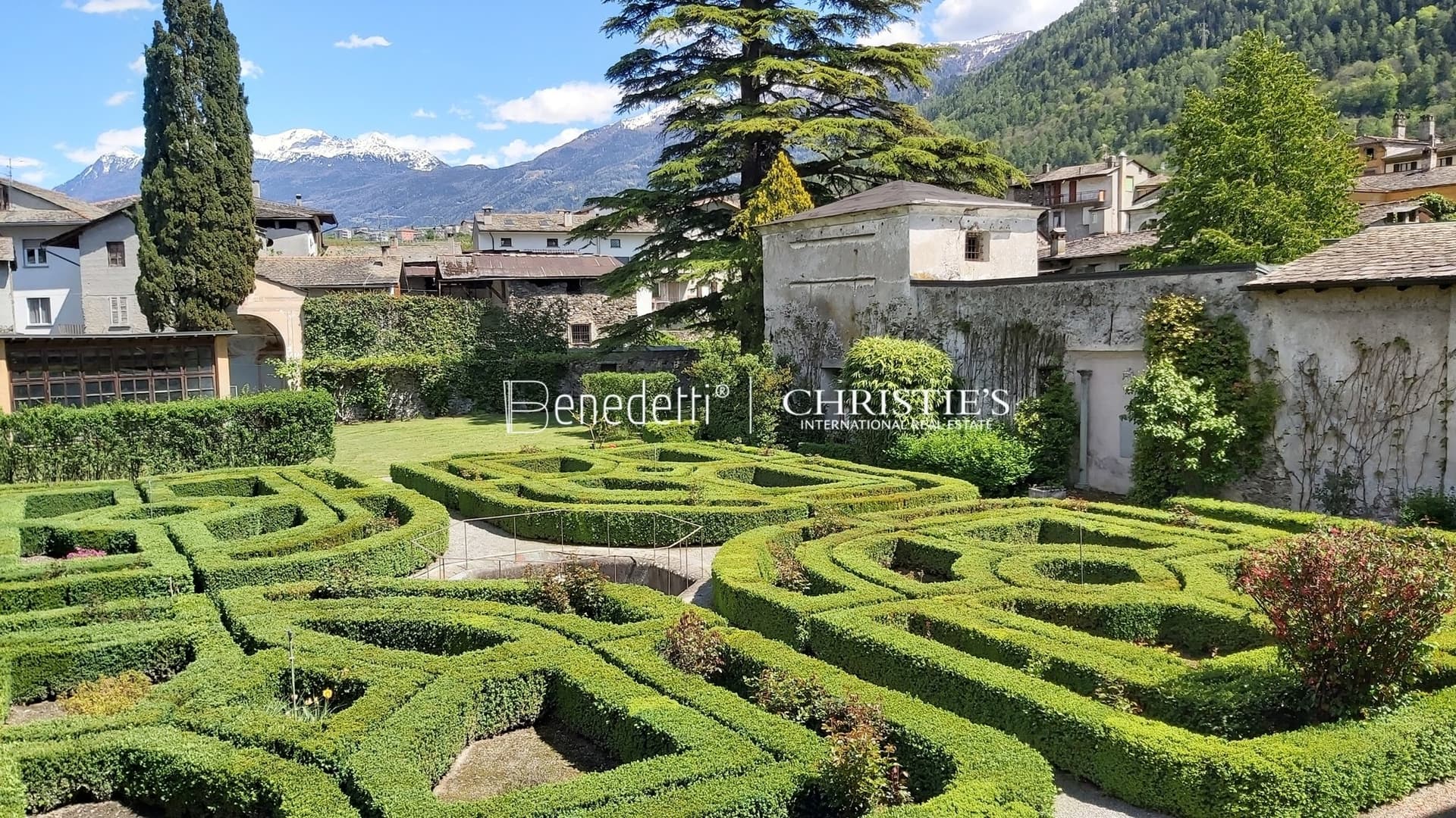 Stunning 17th Century Renaissance-Baroque Palace With Italian Garden 2