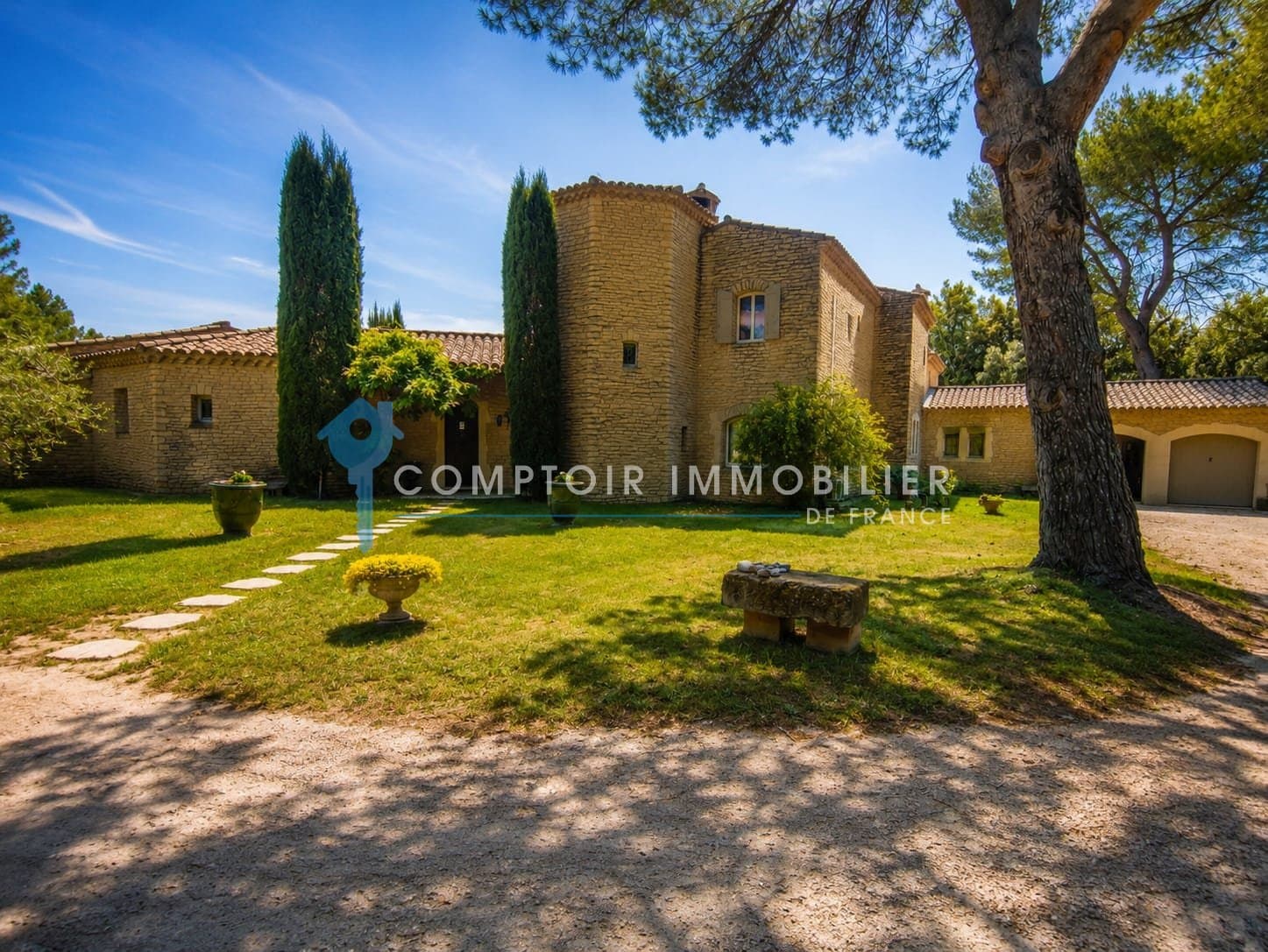 Castles for sale in Bouches-du-Rhône
