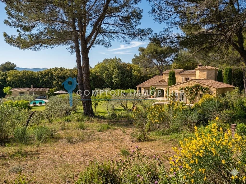 Exceptional Property With Pool And Independent Chalet In Les Baux-de-Provence 4