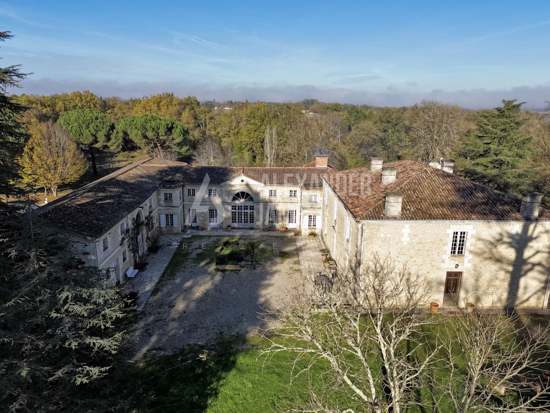 Elegant Château With Event Potential Set In 12.4 Hectares Of Parkland 2