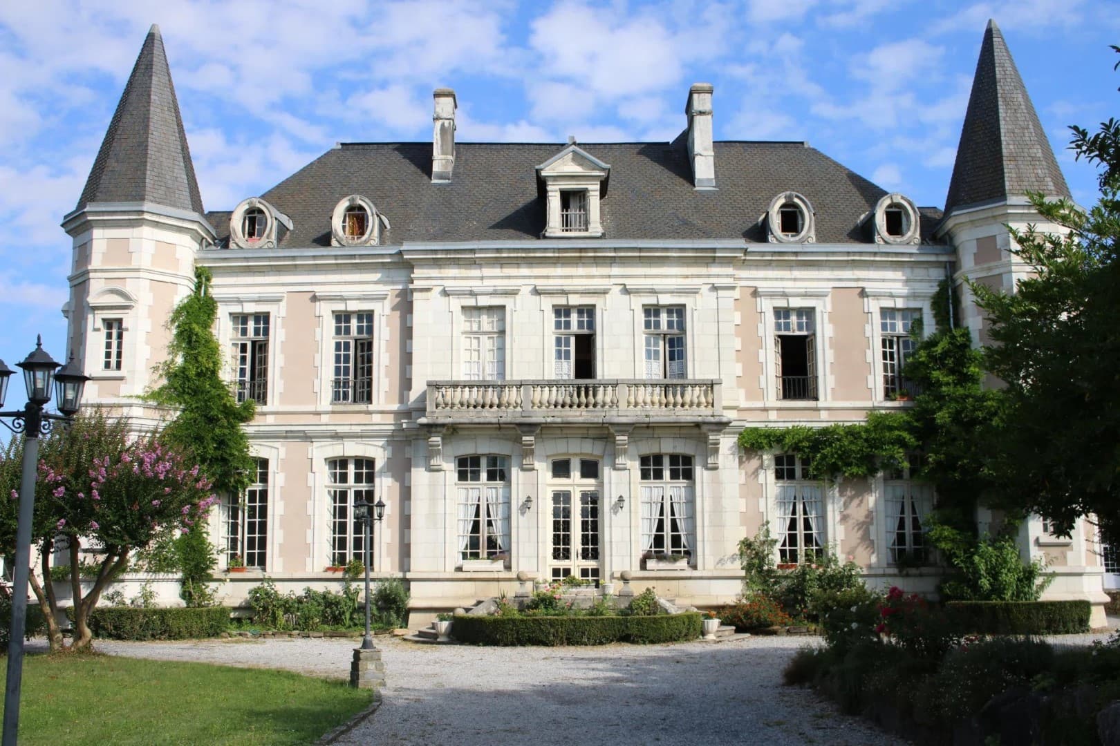 High-Potential Estate With Château And Manor Near The Basque Coast
