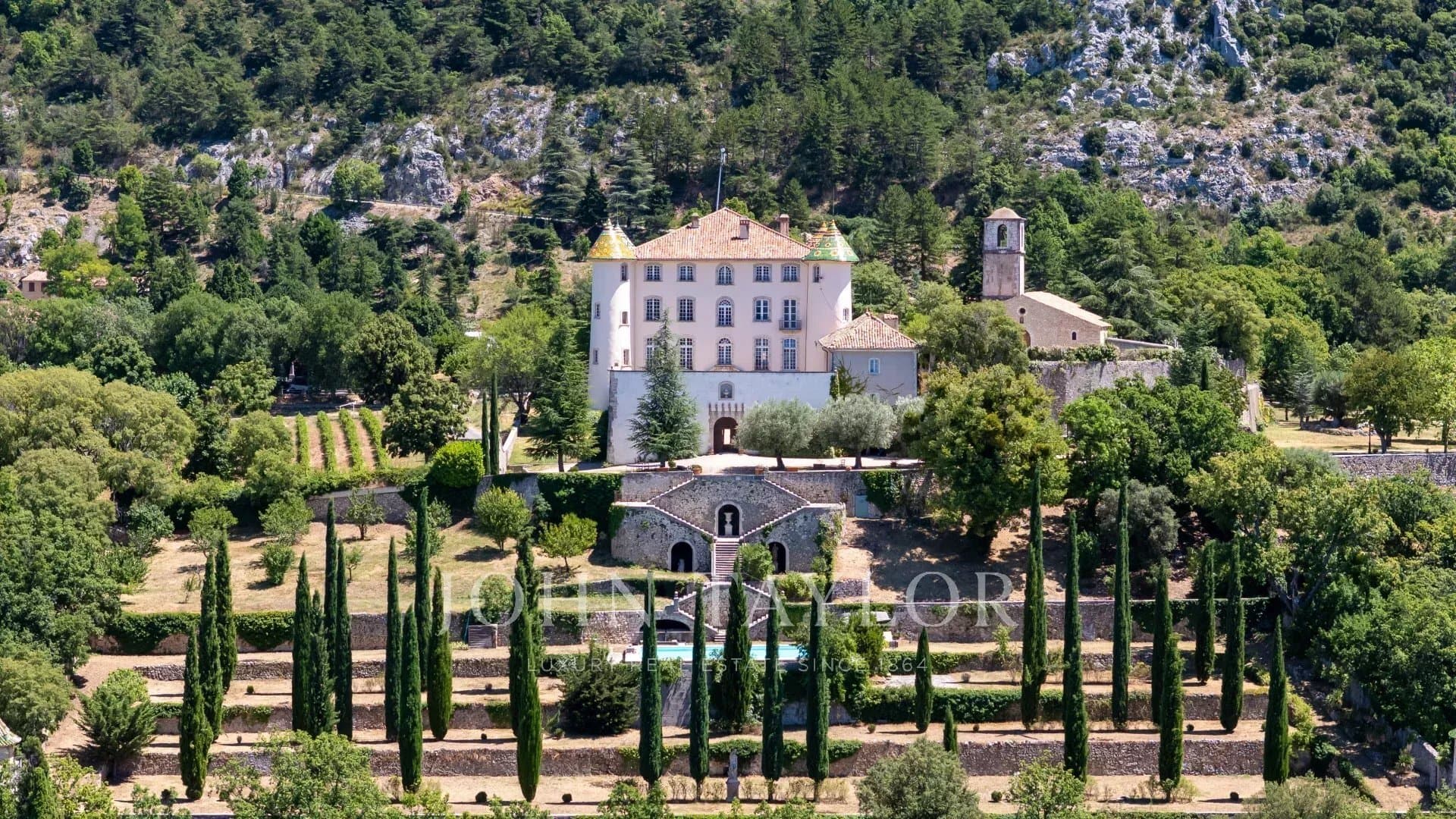 Elegant 17th Century Château Overlooking Lake Sainte Croix 2