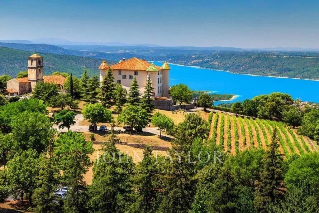 Elegant 17th Century Château Overlooking Lake Sainte Croix 4