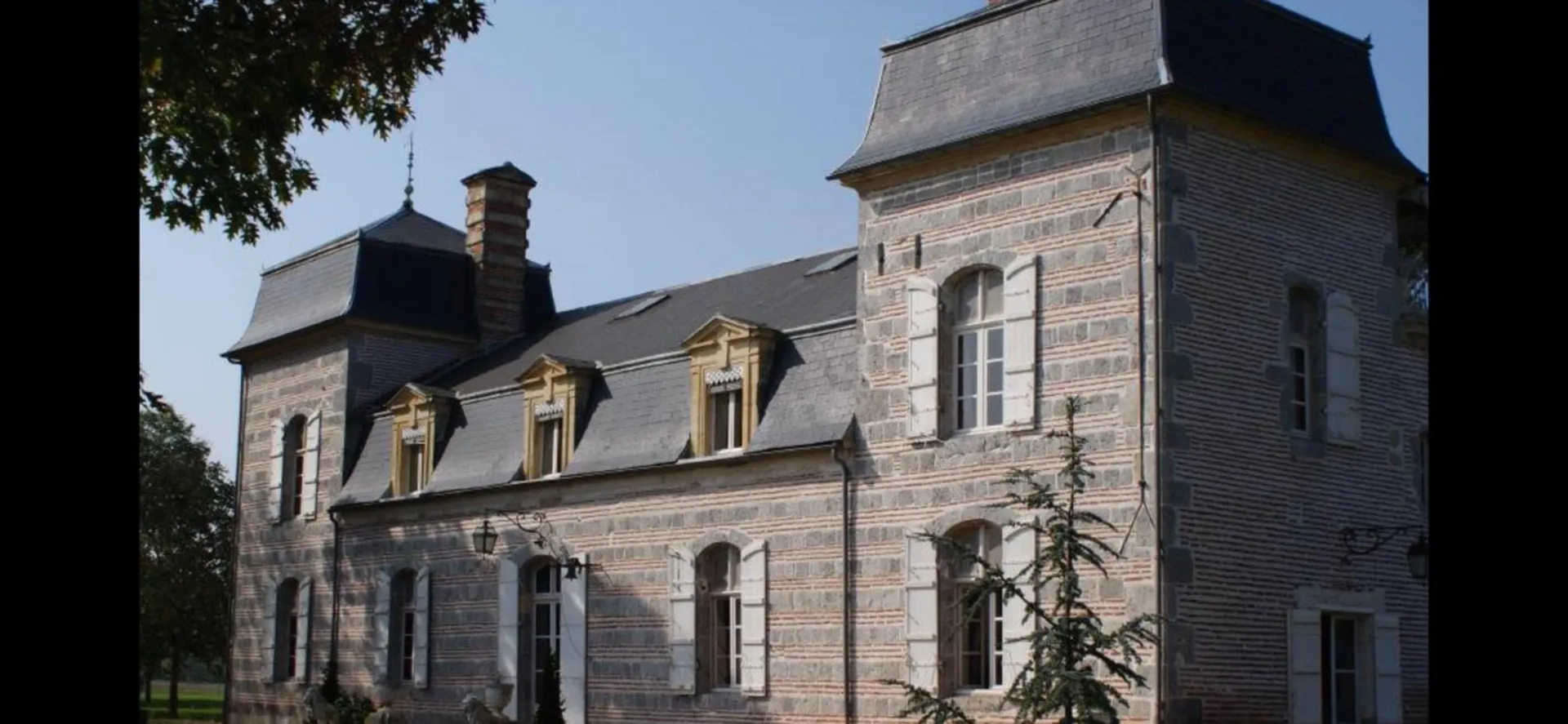 Château de la Rivière 485.0 Sqm 12 Bedrooms