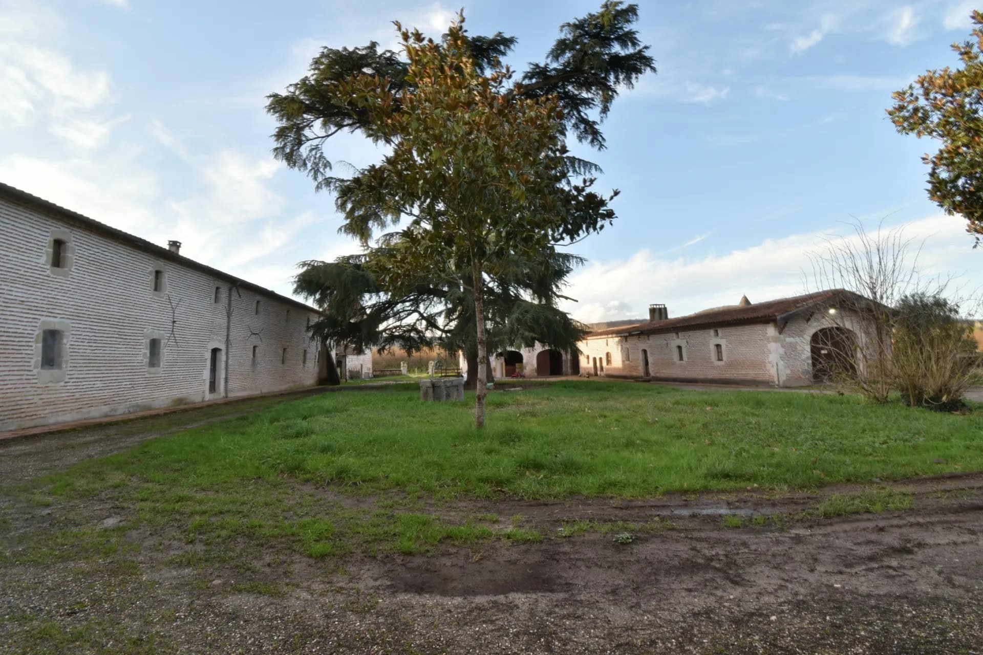 Château de la Rivière 485.0 Sqm 12 Bedrooms 2