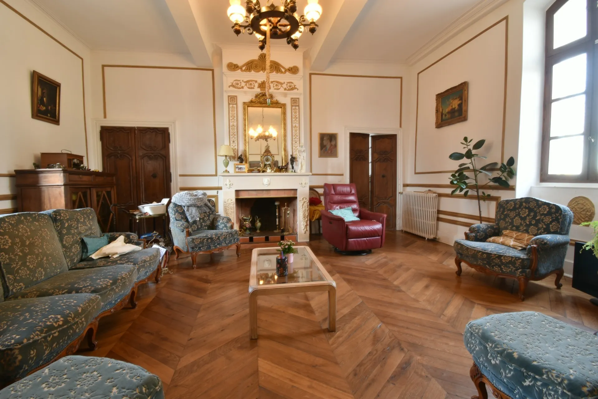 Château de la Rivière 485.0 Sqm 12 Bedrooms 5