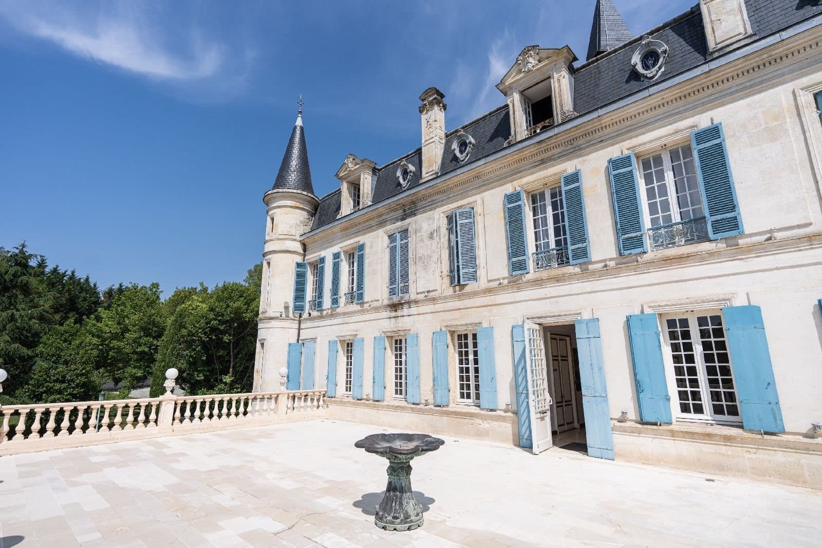 Elegant 19th Century Château Surrounded By Landscaped Park 3