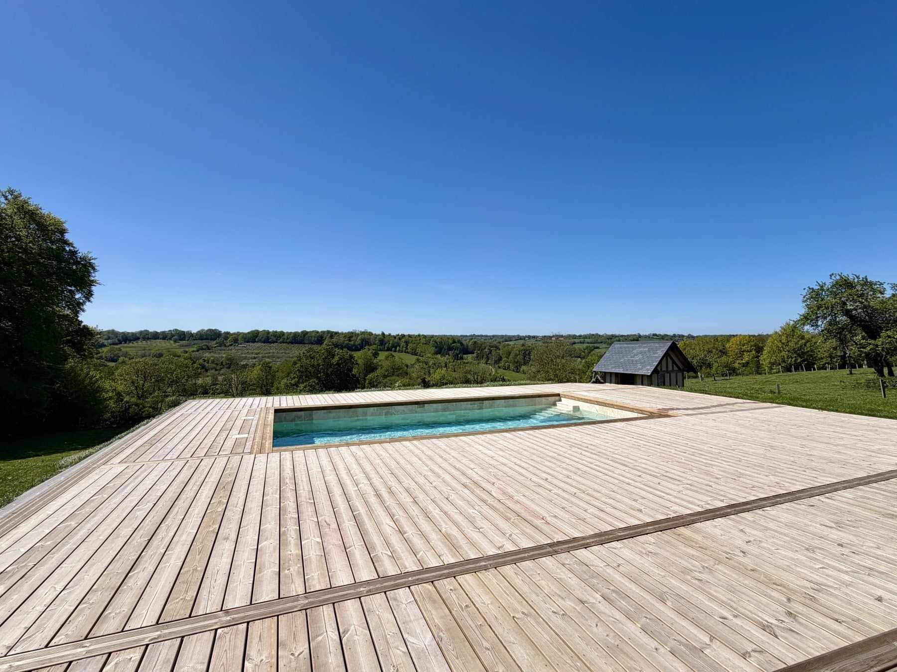 Elegant Renovated Press House With Dominant Countryside View 3