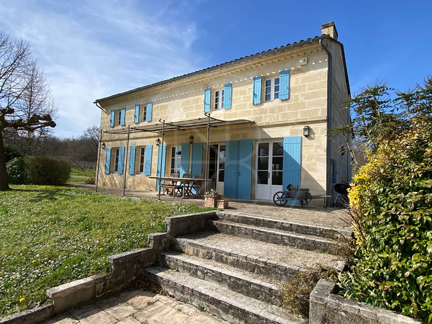 Exceptional Castle With Two Houses And Lake Views — in Gironde, Nouvelle-Aquitaine