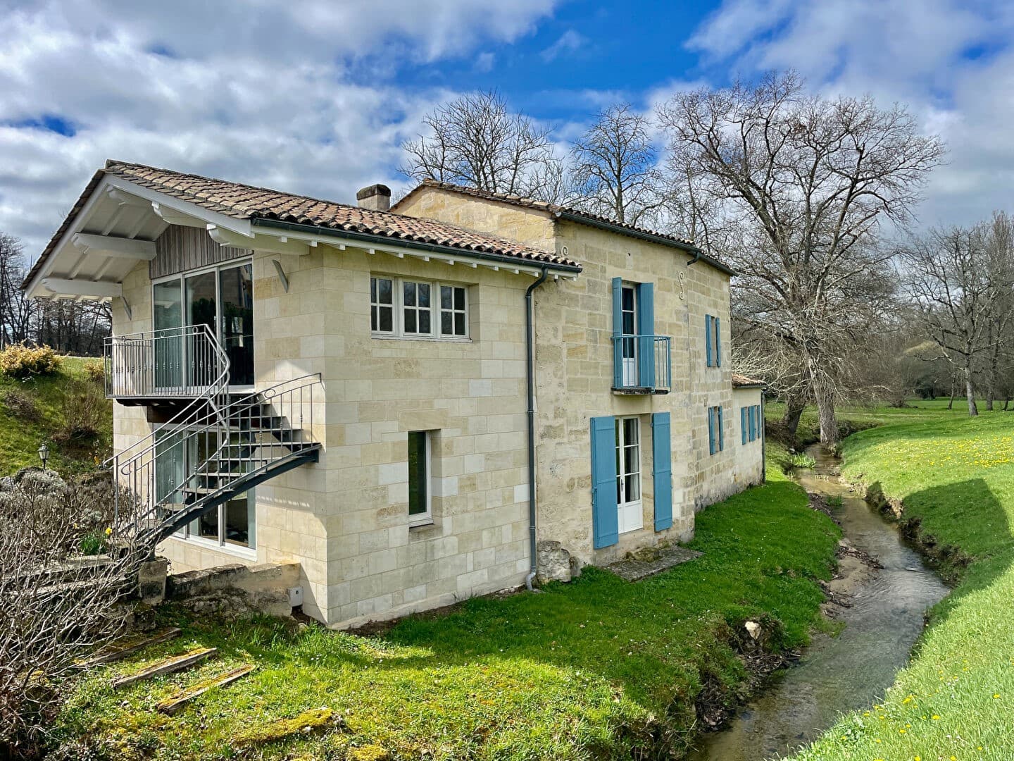 Exceptional Castle With Two Houses And Lake Views 5