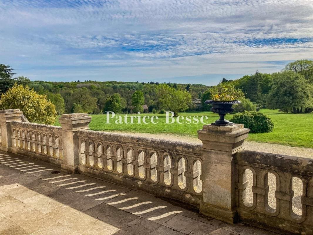 Neo-Louis XIII Style Flat With Patio In A 5 Hectare Château 3